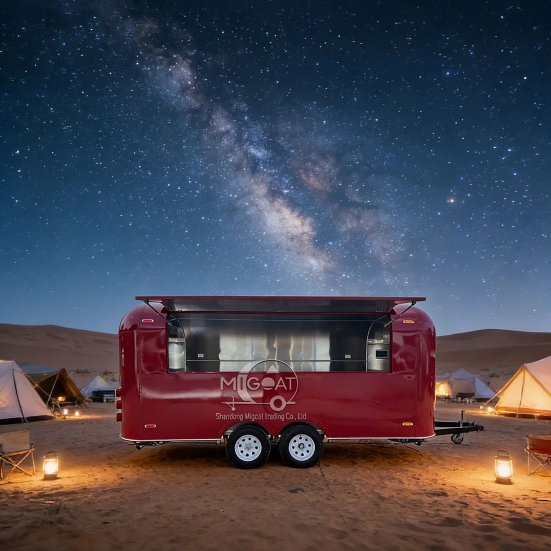 Commercial Kitchen Interior - 赤い商業用フードコンセッション・トレーラー、ステンレス製インテリアの移動式キッチンカート（屋台ビジネス向け）