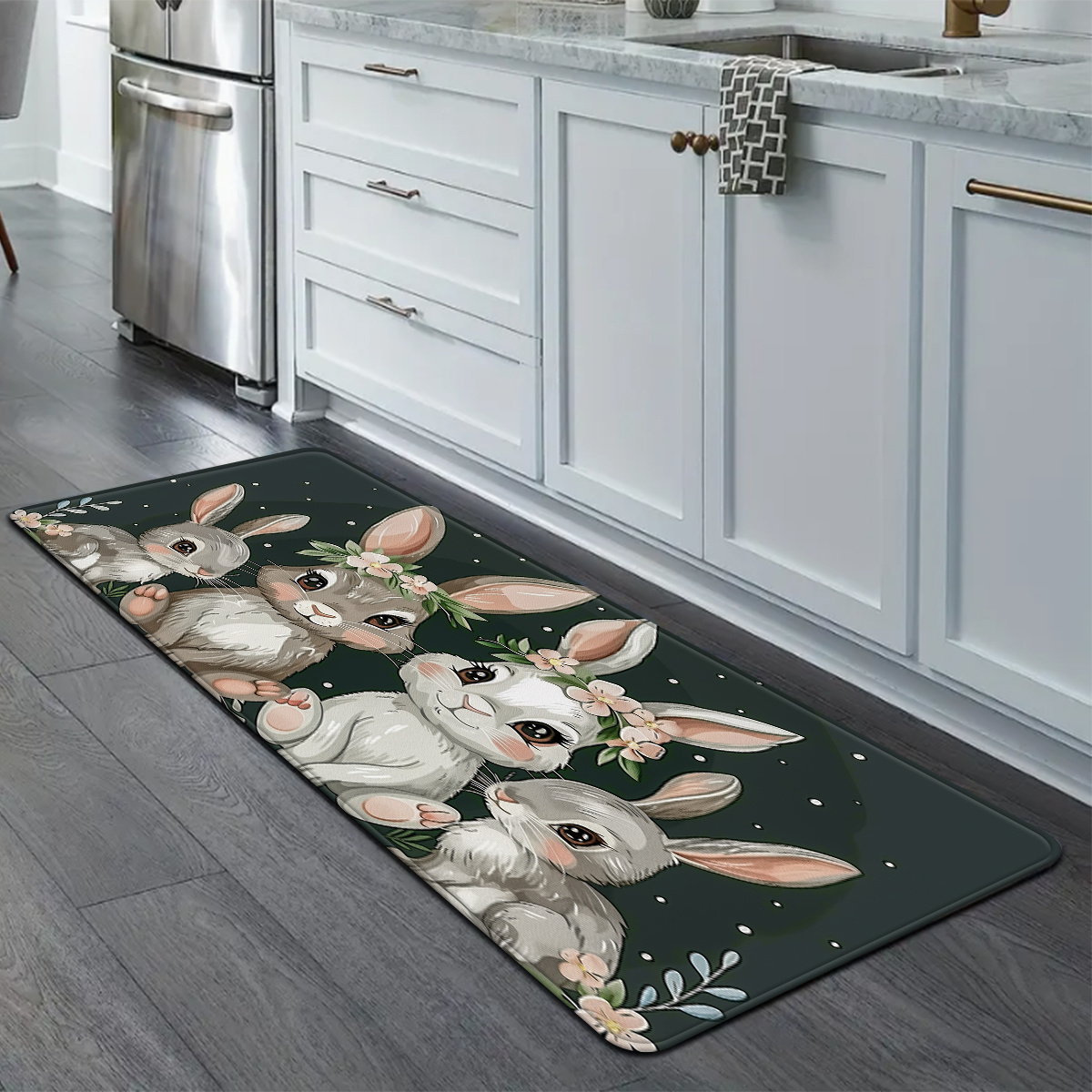モダンなトロピカルパーム柄フロアマット、エメラルドゴールデン - Commercial Kitchen Interior のレビューと価格